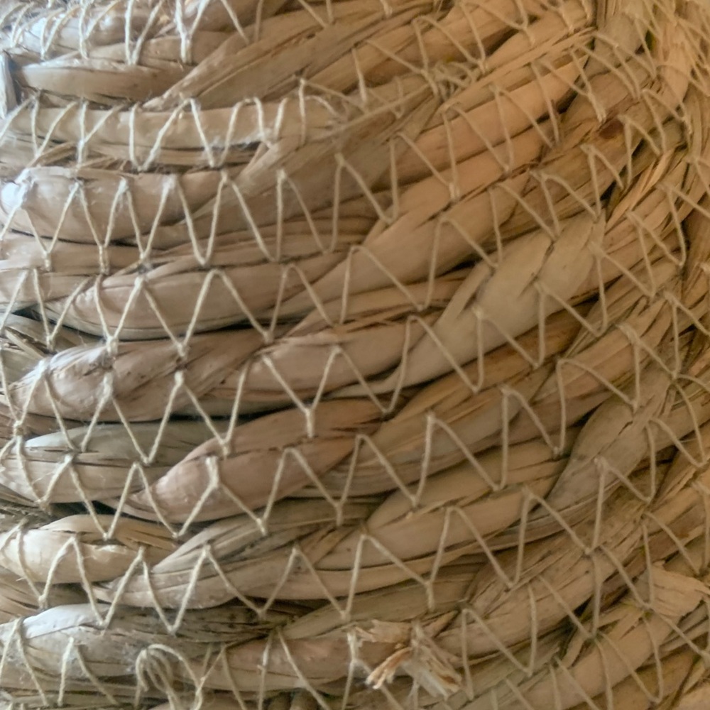 Home Accents, HANDWOVEN Bee hive inspired, Bee skep-shaped straw basket. - Picture 5 of 10